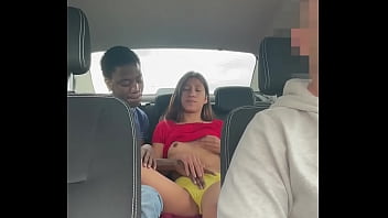 Camara oculta graba a una pareja de jovenes follando en un cab